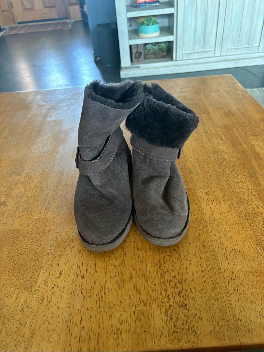 Ugg boots - Picture 2 of 8
